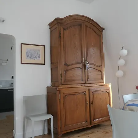 - Leopold A Malo Lägenhet